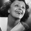 Photo de Édith Piaf · Crédits photo Studio Harcourt · Wikimedia Commons