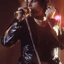 Photo de Freddie Mercury · Crédits photo Carl Lender · Wikimedia Commons