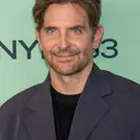 Photo de Bradley Cooper · Crédits photo Bryan Berlin · Wikimedia Commons