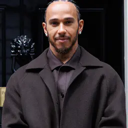 Photo de Lewis Hamilton · Crédits photo Number 10 · Wikimedia Commons