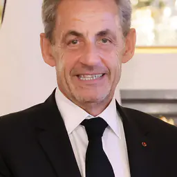 Photo de Nicolas Sarkozy · Crédits photo Services du Premier ministre du Japon · Wikimedia Commons