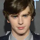 Photo de Freddie Highmore · Crédits photo MingleMediaTVNetwork · Wikimedia Commons