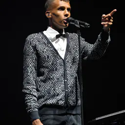 Photo de Stromae · Crédits photo Pierre Huguet · Wikimedia Commons