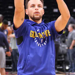 Photo de Stephen Curry · Crédits photo Cyrus Saatsaz · Wikimedia Commons
