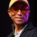 Photo de Pharrell Williams · Crédits photo Web Summit /Ramsey Cardy/Sportsfile · Wikimedia Commons