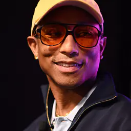 Photo de Pharrell Williams · Crédits photo Web Summit /Ramsey Cardy/Sportsfile · Wikimedia Commons