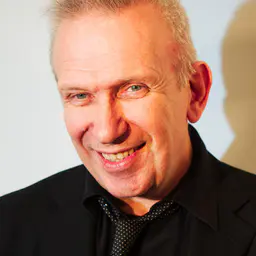 Photo de Jean-Paul Gaultier · Crédits photo Netaction · Wikimedia Commons