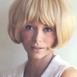 Photo de Mireille Darc · Crédits photo Ron Galella / Getty Images · Wikimedia Commons