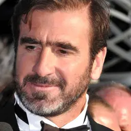 Photo de Éric Cantona · Crédits photo Georges Biard · Wikimedia Commons
