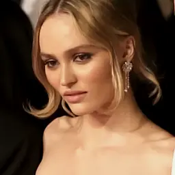 Photo de Lily-Rose Depp · Crédits photo Canal22 · Wikimedia Commons
