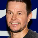 Photo de Mark Wahlberg · Crédits photo U.S. Marine Corps photo by Sgt. Jorge A. Rosales · Wikimedia Commons