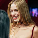 Photo de Margot Robbie · Crédits photo Ondine Goat · Wikimedia Commons