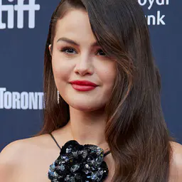 Photo de Selena Gomez · Crédits photo Frank Sun · Wikimedia Commons