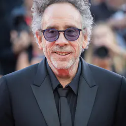 Photo de Tim Burton · Crédits photo Harald Krichel · Wikimedia Commons
