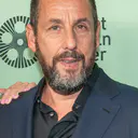 Photo de Adam Sandler · Crédits photo Bryan Berlin · Wikimedia Commons