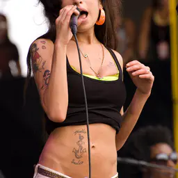 Photo de Amy Winehouse · Crédits photo Gregory Gebhardt from Laguna Beach, CA, USA · Wikimedia Commons