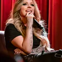 Photo de Avril Lavigne · Crédits photo Justin Higuchi from Los Angeles, CA, USA · Wikimedia Commons
