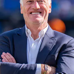 Photo de Didier Deschamps · Crédits photo Bryan Berlin · Wikimedia Commons
