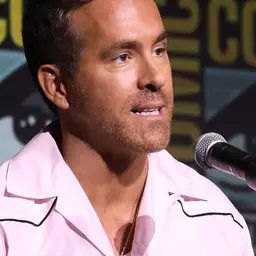 Photo de Ryan Reynolds · Crédits photo Gage Skidmore · Wikimedia Commons