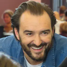 Photo de Cyril Lignac · Crédits photo Sukkoria · Wikimedia Commons