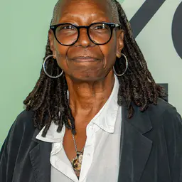 Photo de Whoopi Goldberg · Crédits photo Bryan Berlin · Wikimedia Commons