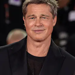 Photo de Brad Pitt · Crédits photo Harald Krichel · Wikimedia Commons